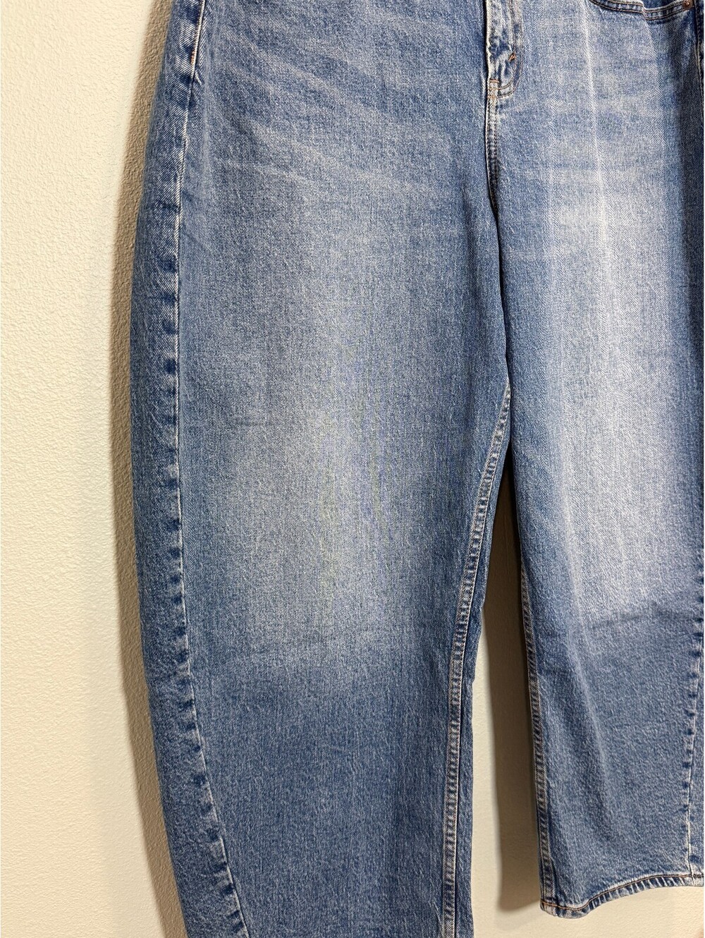 Abercrombie & Fitch High Rise Barrel Curve Love Jeans - Women's 33 NWOT - Picture 3 of 6